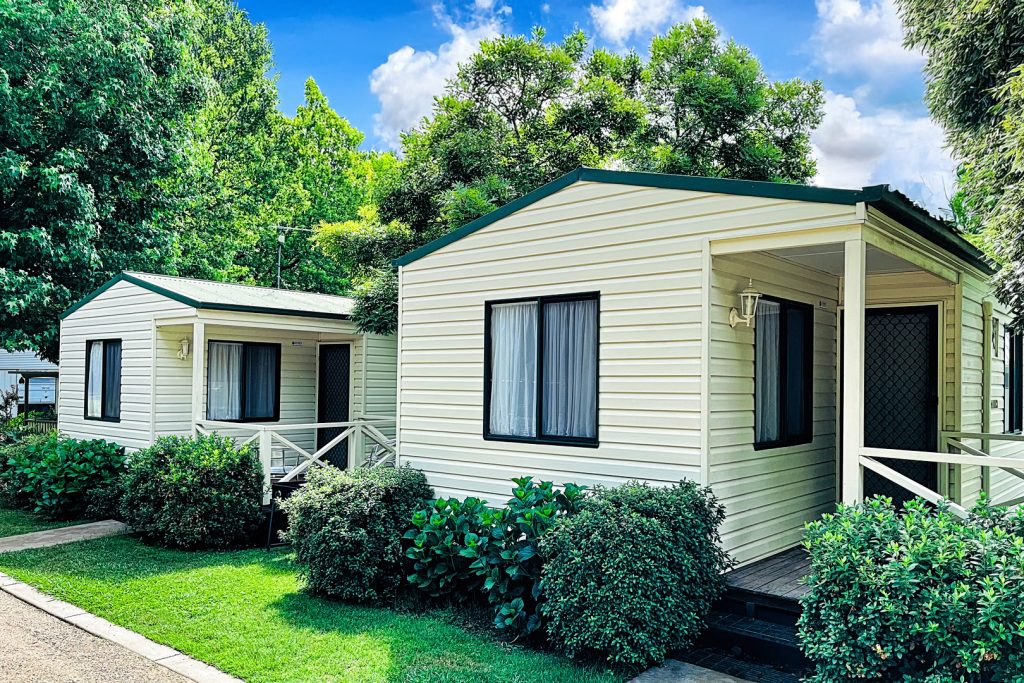 02-bright-valley-holiday-park-cabin-2brm Bright Porepunkah Holiday Park, Porepunkah, Alpine Area, Mount Buffalo, Ovens River, 2 Bedroom Accommodation, Park Cabin, Accomodation in Bright Victoria