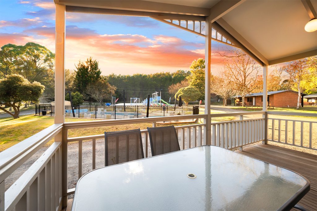 02-bright-valley-holiday-park-poolside-villa-2brm Bright Porepunkah Holiday Park, Porepunkah, Alpine Area, Mount Buffalo, Ovens River, 3 Bedroom Accommodation, Poolside Villa, Accomodation in Bright Victoria