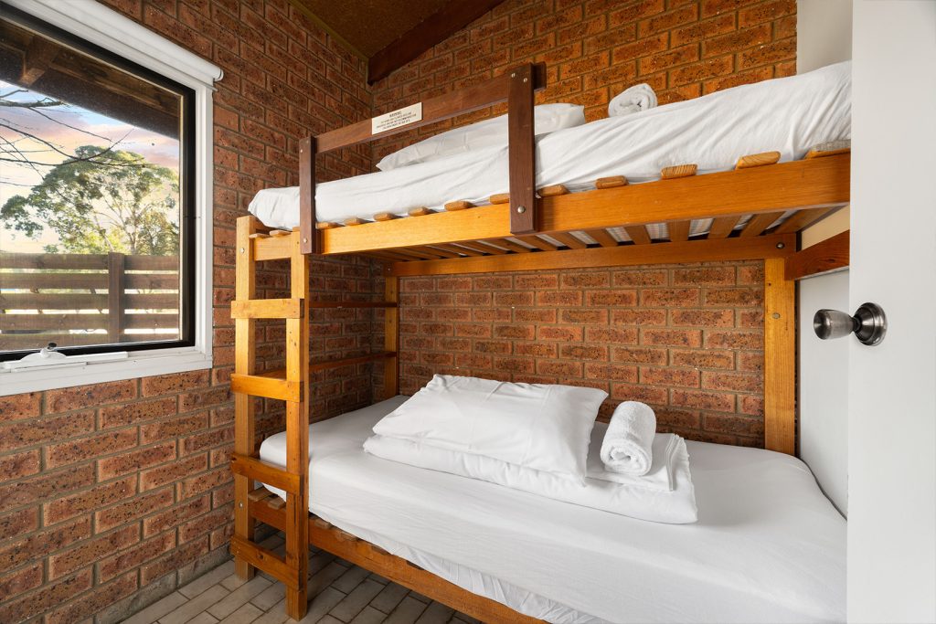 03-bright-valley-holiday-park-alpine-studio Bright Porepunkah Holiday Park, Porepunkah, Alpine Area, Mount Buffalo, Ovens River, 2 Bedroom Accommodation, Alpine Studio, Bungalow, Accomodation in Bright Victoria