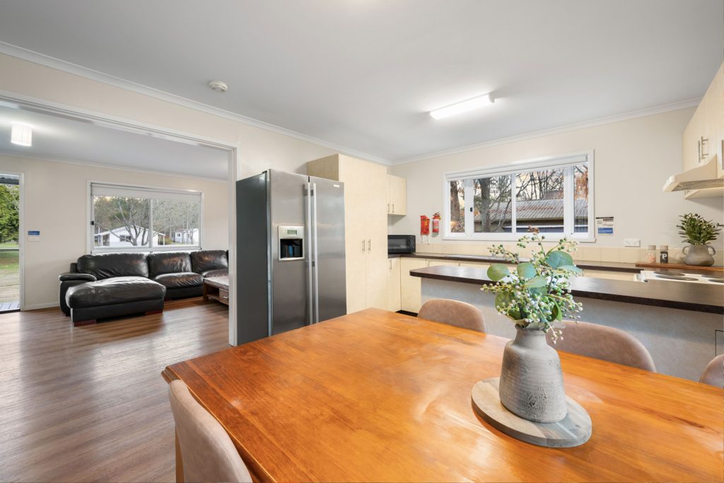 03-bright-valley-holiday-park-buffalo-view-3brm Bright Porepunkah Holiday Park, Porepunkah, Alpine Area, Mount Buffalo, 3 Bedroom Accommodation, Buffalo View, Holiday Home