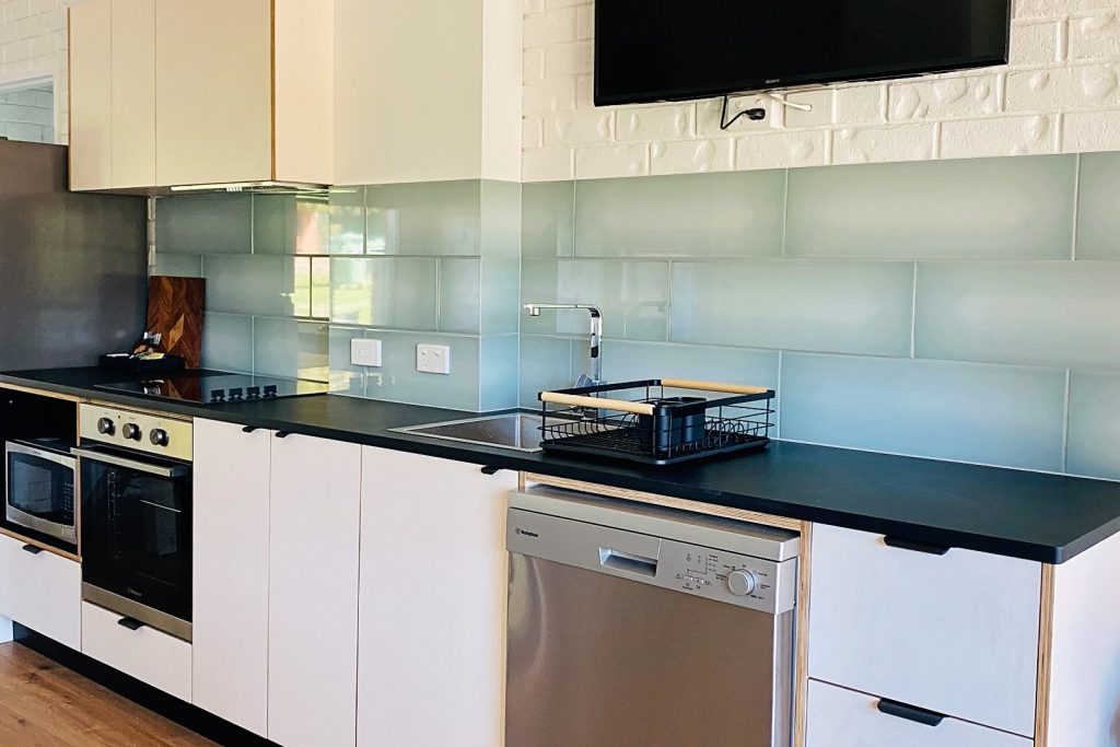 03-bright-valley-holiday-park-valley-view-3brm Bright Porepunkah Holiday Park, Porepunkah, Alpine Area, Mount Buffalo, Ovens River, 3 Bedroom Accommodation, Valley View, Holiday Home