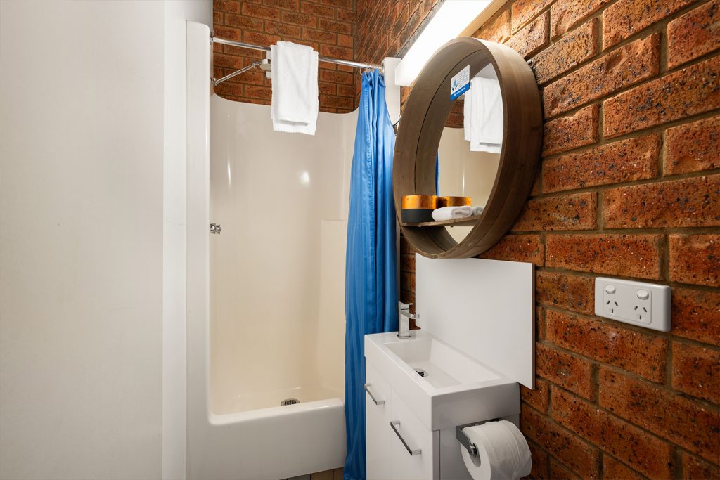 04-bright-valley-holiday-park-alpine-studio Bright Porepunkah Holiday Park, Porepunkah, Alpine Area, Mount Buffalo, Ovens River, 2 Bedroom Accommodation, Alpine Studio, Bungalow, Accomodation in Bright Victoria