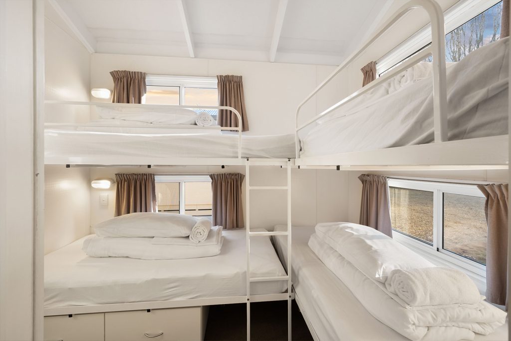 04-bright-valley-holiday-park-deluxe-villa-2brm Bright Porepunkah Holiday Park, Porepunkah, Alpine Area, Mount Buffalo, Ovens River, 2 Bedroom Accommodation, Deluxe Villa, Accomodation in Bright Victoria