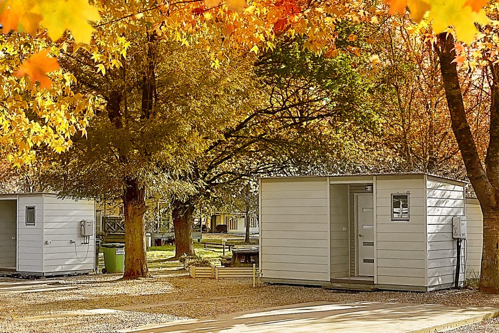 04-bright-valley-holiday-park-ensuite-site Bright Porepunkah Holiday Park, Private ensuite bathroom for powered caravan site in Porepunkah Victoria