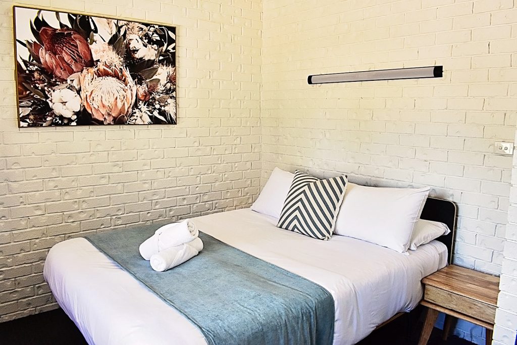 06-bright-valley-holiday-park-valley-view-3brm Bright Porepunkah Holiday Park, Porepunkah, Alpine Area, Mount Buffalo, Ovens River, 3 Bedroom Accommodation, Valley View, Holiday Home