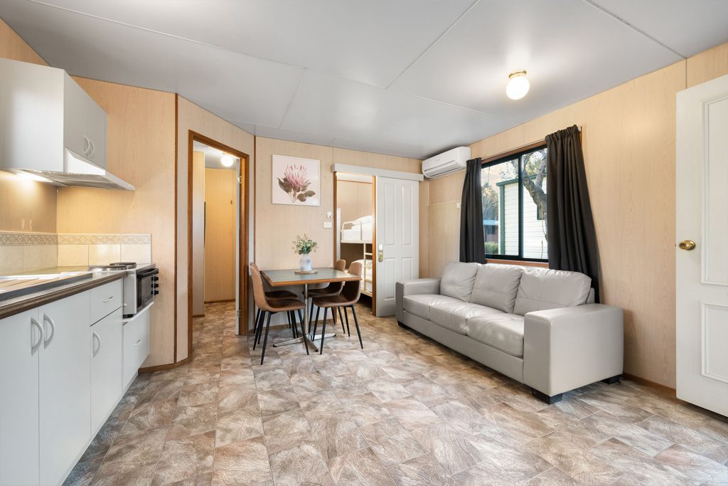 07-bright-valley-holiday-park-cabin-2brm Bright Porepunkah Holiday Park, Porepunkah, Alpine Area, Mount Buffalo, Ovens River, 2 Bedroom Accommodation, Park Cabin, Accomodation in Bright Victoria