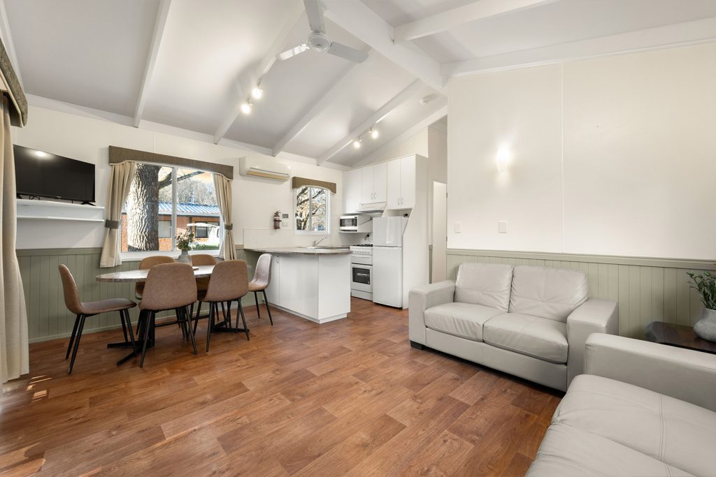 07-bright-valley-holiday-park-poolside-villa-2brm Bright Porepunkah Holiday Park, Porepunkah, Alpine Area, Mount Buffalo, Ovens River, 3 Bedroom Accommodation, Poolside Villa, Accomodation in Bright Victoria