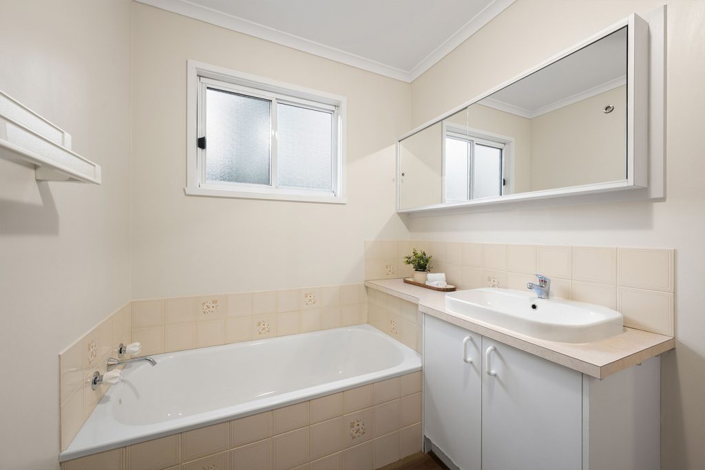 08-bright-valley-holiday-park-buffalo-view-3brm Bright Porepunkah Holiday Park, Porepunkah, Alpine Area, Mount Buffalo, 3 Bedroom Accommodation, Buffalo View, Holiday Home