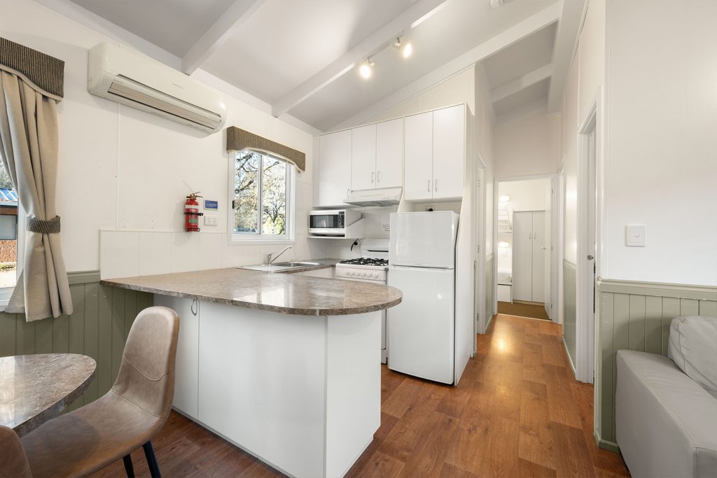 08-bright-valley-holiday-park-poolside-villa-2brm Bright Porepunkah Holiday Park, Porepunkah, Alpine Area, Mount Buffalo, Ovens River, 3 Bedroom Accommodation, Poolside Villa, Accomodation in Bright Victoria