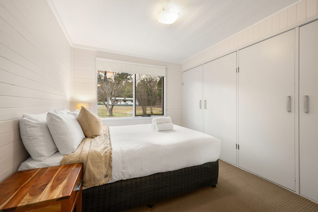 09-bright-valley-holiday-park-riverbend-retreat-2brm Bright Porepunkah Holiday Park, Porepunkah, Alpine Area, Mount Buffalo, 2 Bedroom Accommodation, Riverbend Retreat, Holiday Home