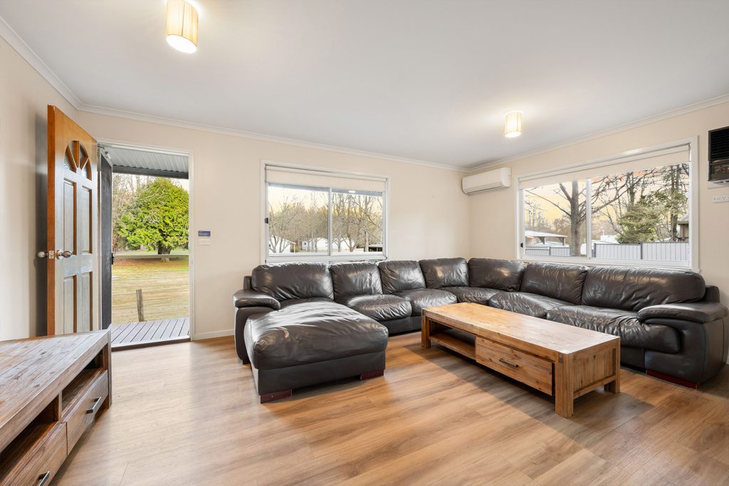 12-bright-valley-holiday-park-buffalo-view-3brm Bright Porepunkah Holiday Park, Porepunkah, Alpine Area, Mount Buffalo, 3 Bedroom Accommodation, Buffalo View, Holiday Home