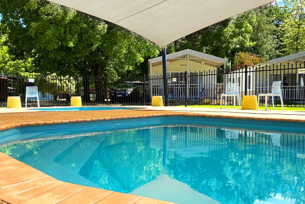 03-bright-valley-holiday-park-swimming-pools Bright Porepunkah Holiday Park, Porepunkah, BIG 4, Swimming Pools