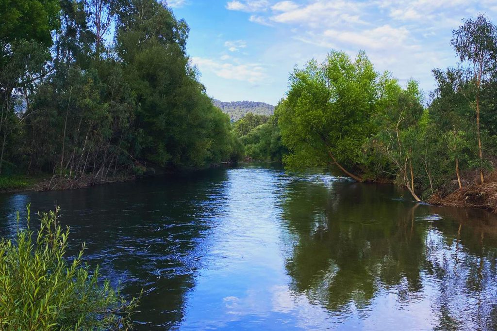 04-bright-valley-holiday-park-ovens-river Bright Porepunkah Holiday Park, Porepunkah, BIG 4, Ovens River