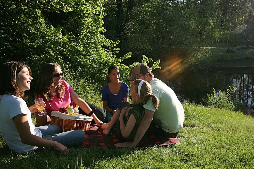 05-bright-valley-holiday-park-ovens-river Bright Porepunkah Holiday Park, Porepunkah, BIG 4, Ovens River